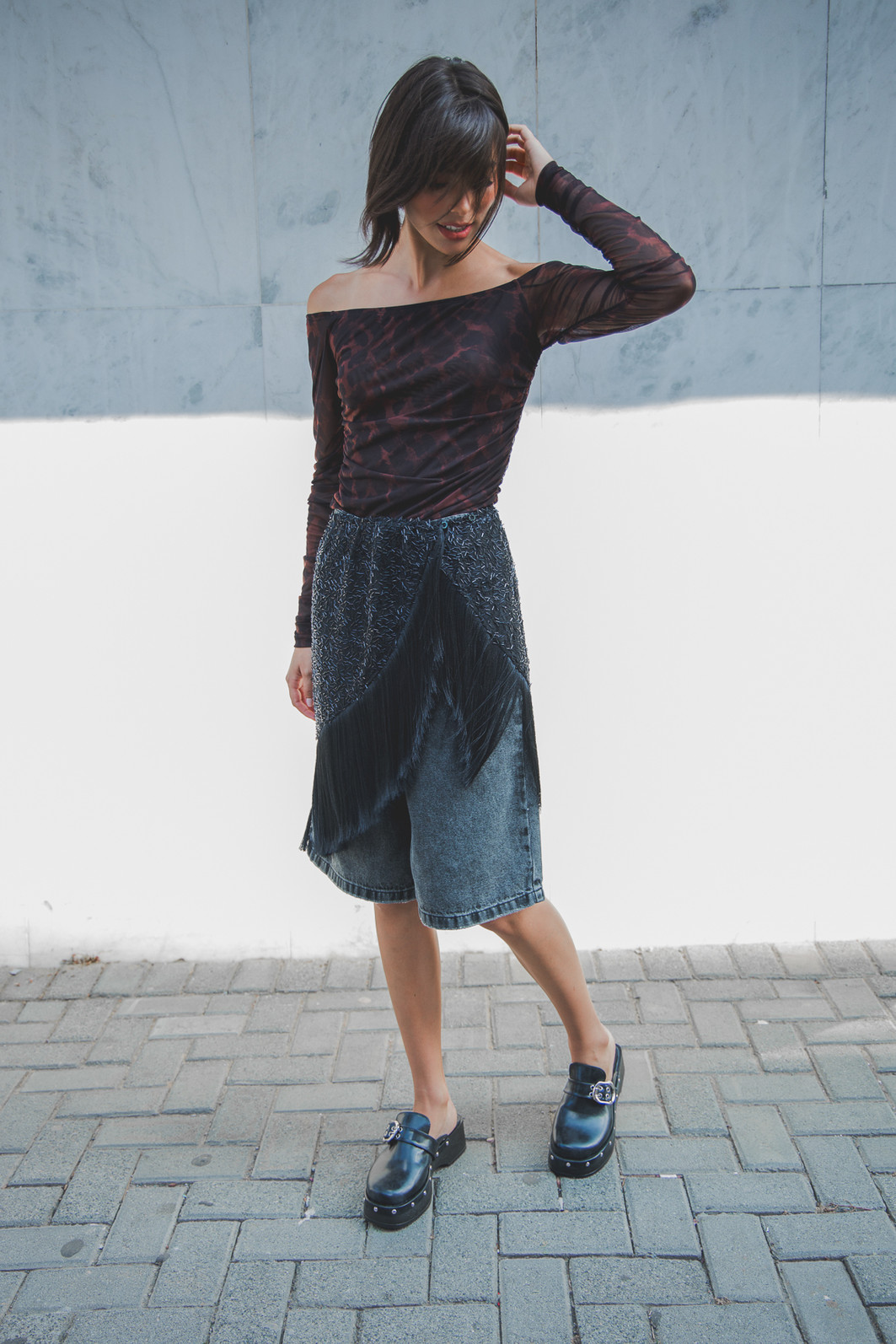 SAIA LENÇO DE CREPE BORDADO COM CANUTILHOS E FRANJAS PRETO SAIA LENÇO DE CREPE BORDADO COM CANUTILHOS E FRANJAS PRETO