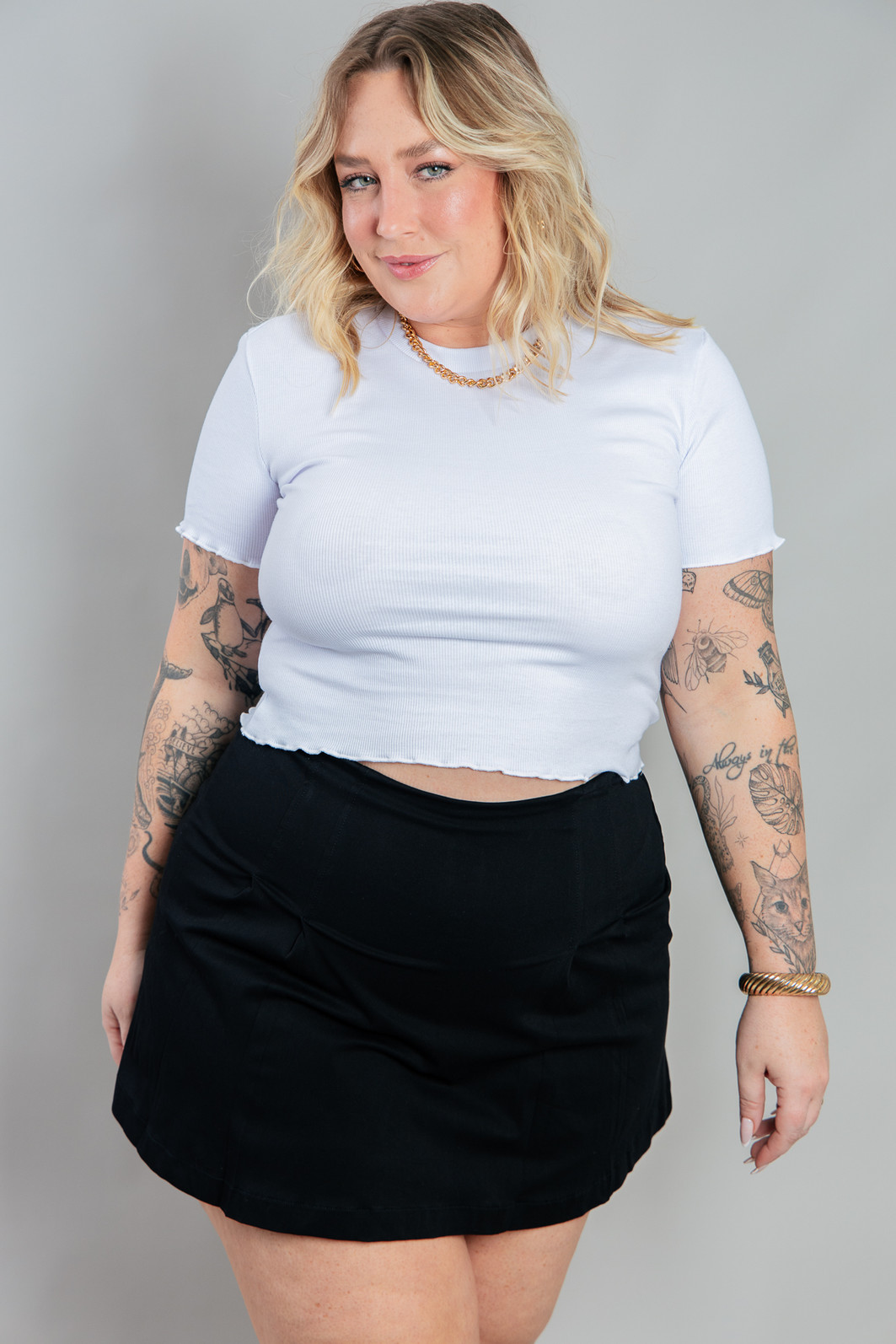 SHORT SAIA PRETO DE PREGAS SHORT SAIA PRETO DE PREGAS