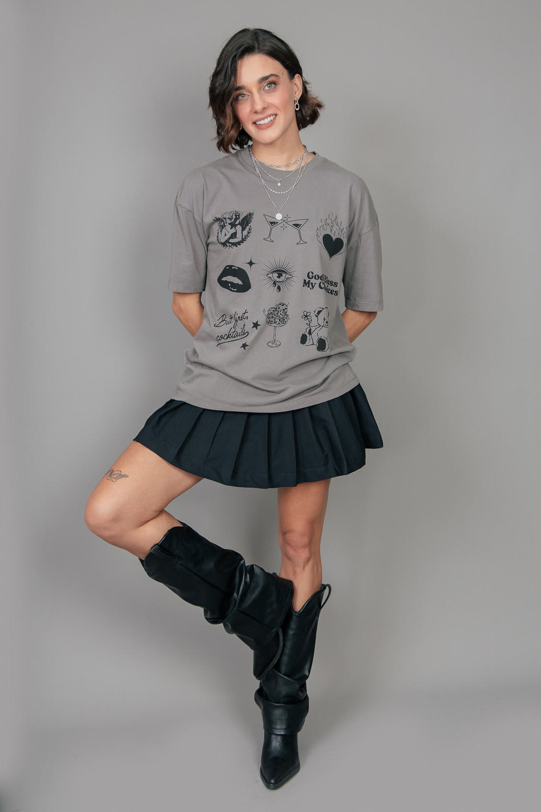 SHORT SAIA PRETO COM PREGAS SHORT SAIA PRETO COM PREGAS