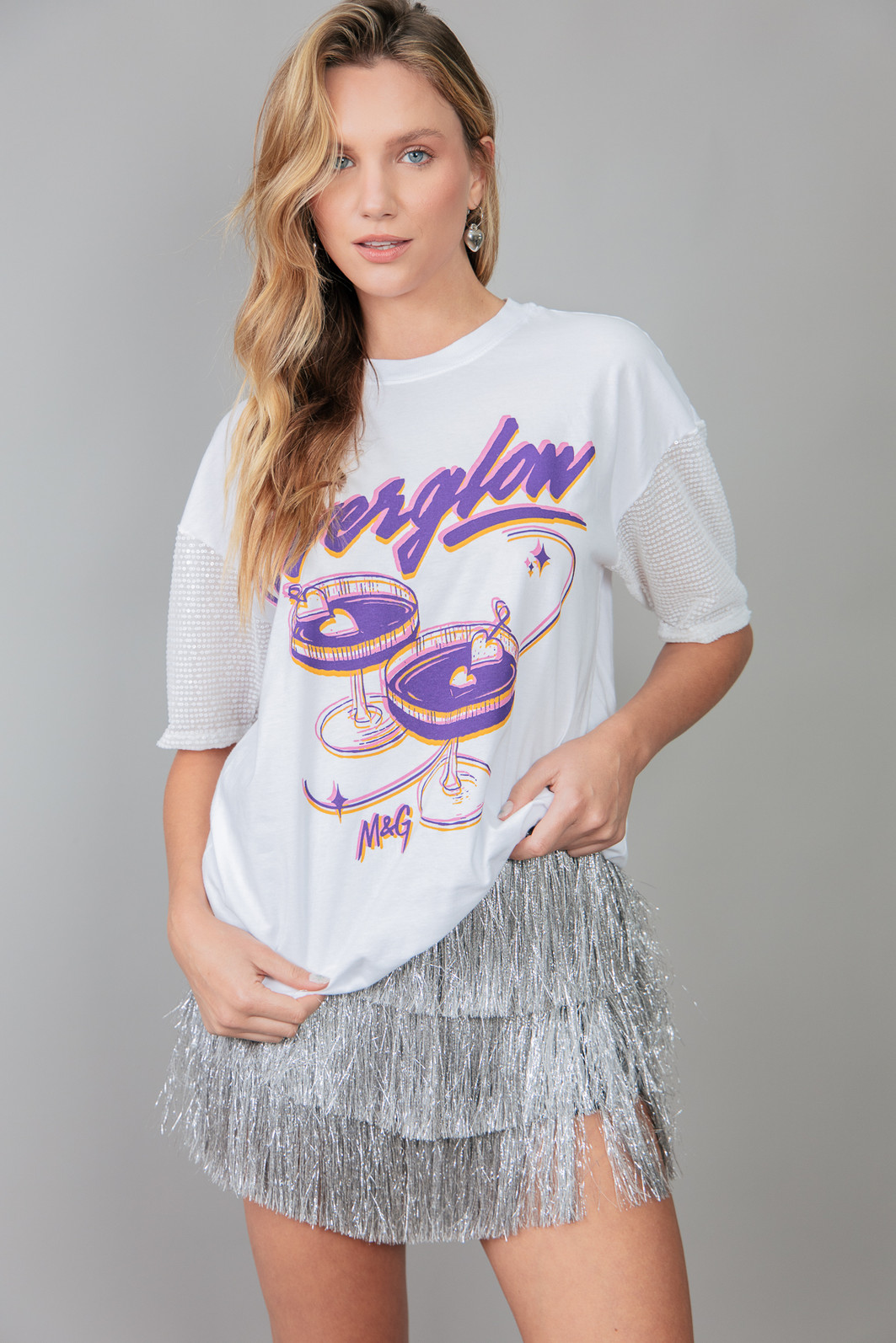 SHORT SAIA COM FRANJAS CINZA COM PRATA