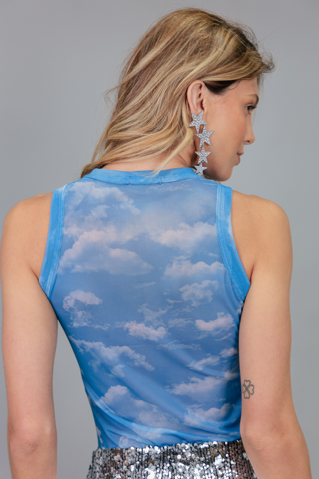 BLUSA REGATA DE TULE ESTAMPADA THE WORLD