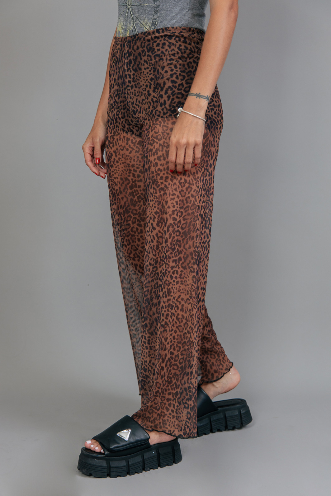 CALÇA DE ONCINHA EM TULE COM FORRO CALÇA DE ONCINHA EM TULE COM FORRO