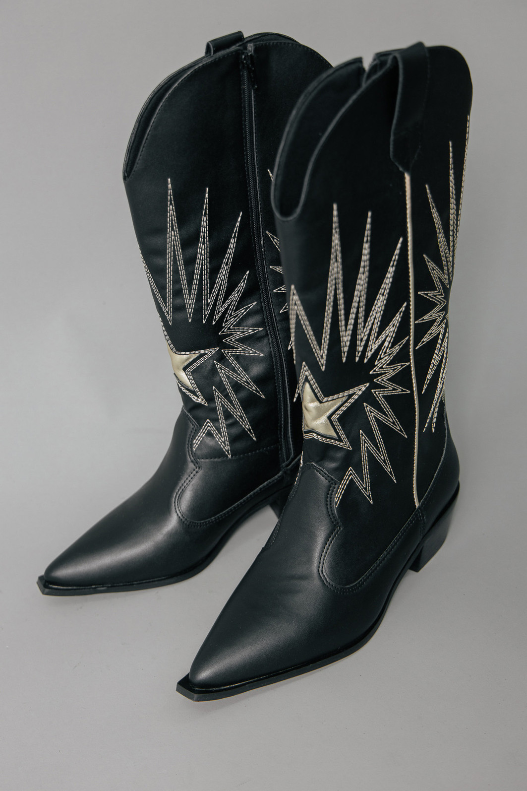 BOTA WESTERN BORDADA SPARKLE PRETA