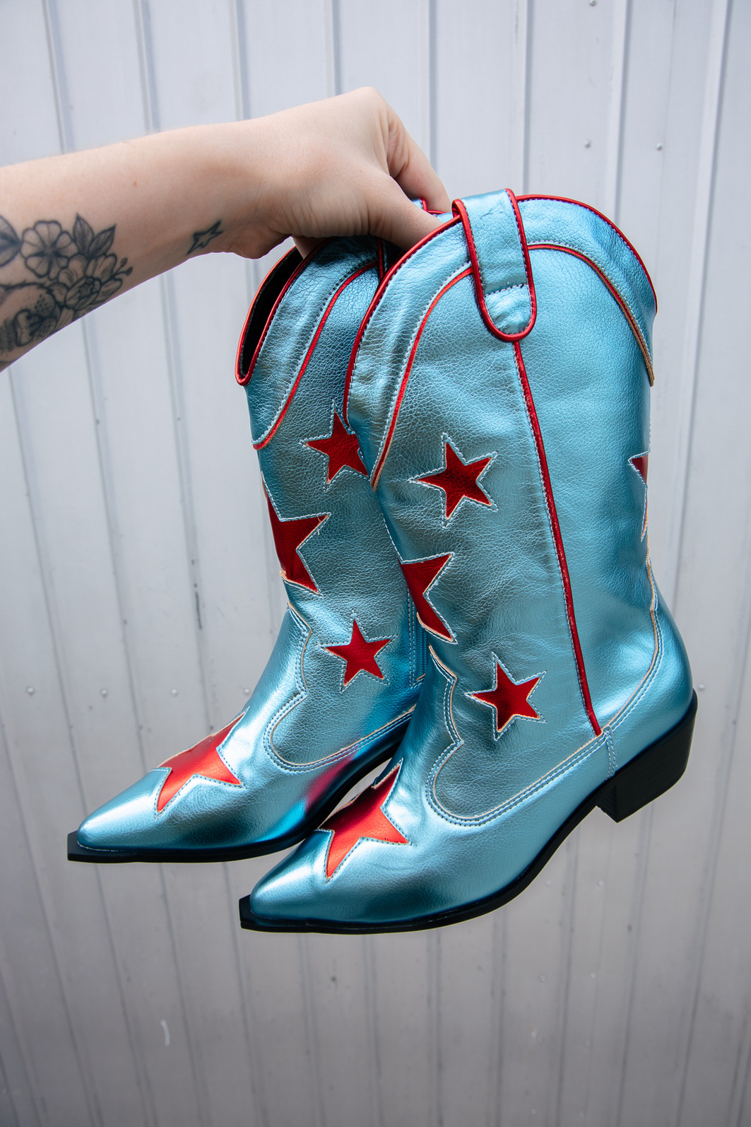 BOTA WESTERN METALIZADA AZUL COM ESTRELAS BOTA WESTERN METALIZADA AZUL COM ESTRELAS