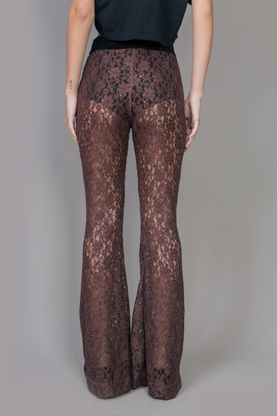 CALÇA DE RENDA TRANSPARENTE COM PAETÊ MARROM CALÇA DE RENDA TRANSPARENTE COM PAETÊ MARROM