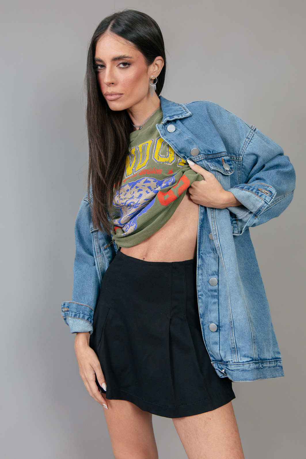 SHORT SAIA PRETO DE PREGAS SHORT SAIA PRETO DE PREGAS