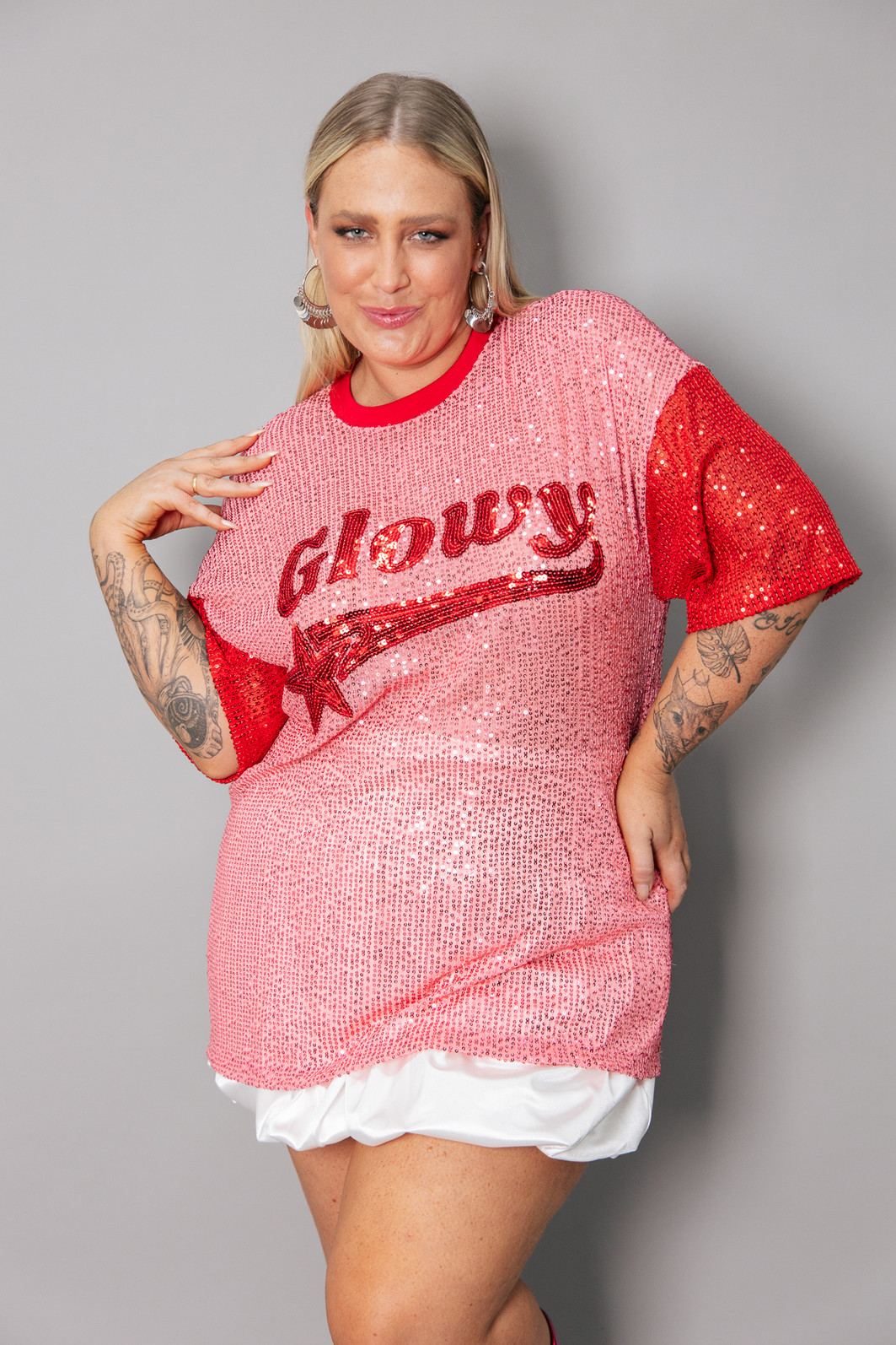 T-SHIRT VINTAGE DE PAETÊS ROSA E VERMELHA COM BORDADO GLOWY