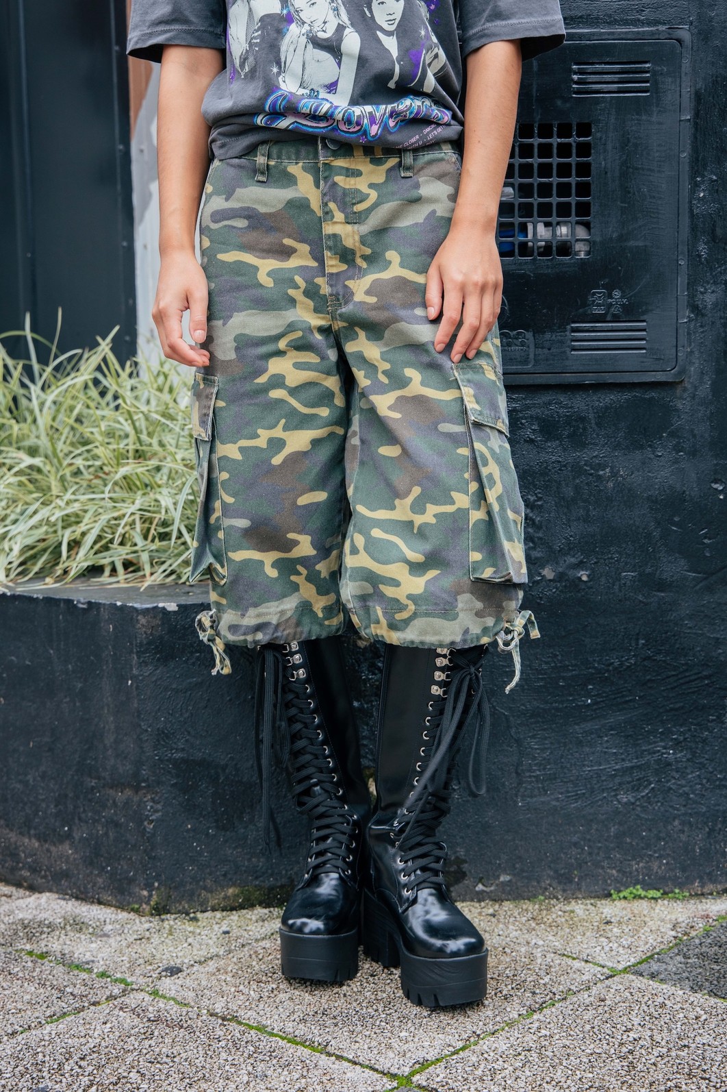 BERMUDA CARGO MILITAR CINTURA MÉDIA CAMUFLADA BERMUDA CARGO MILITAR CINTURA MÉDIA CAMUFLADA
