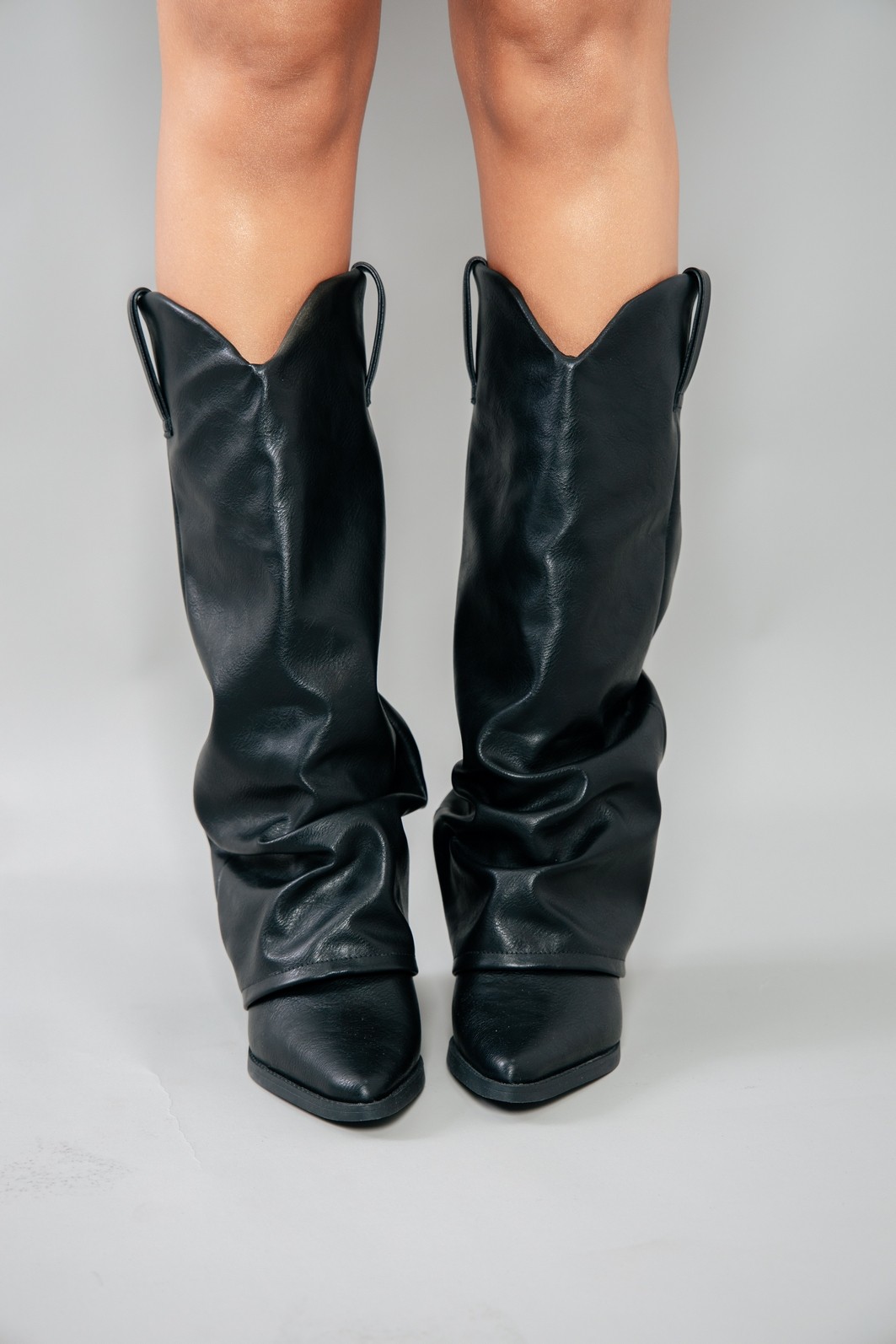 BOTA SLOUCHY PRETA BOTA SLOUCHY PRETA