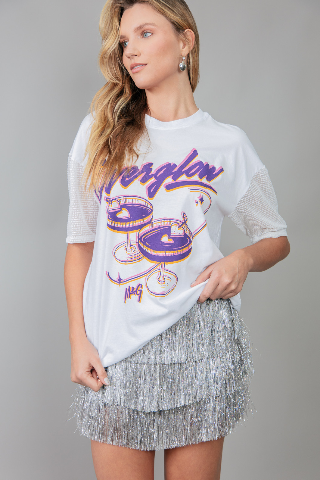 CAMISETA T-SHIRT VINTAGE BRANCA COM MANGAS DE PAETÊ OVERGLOW