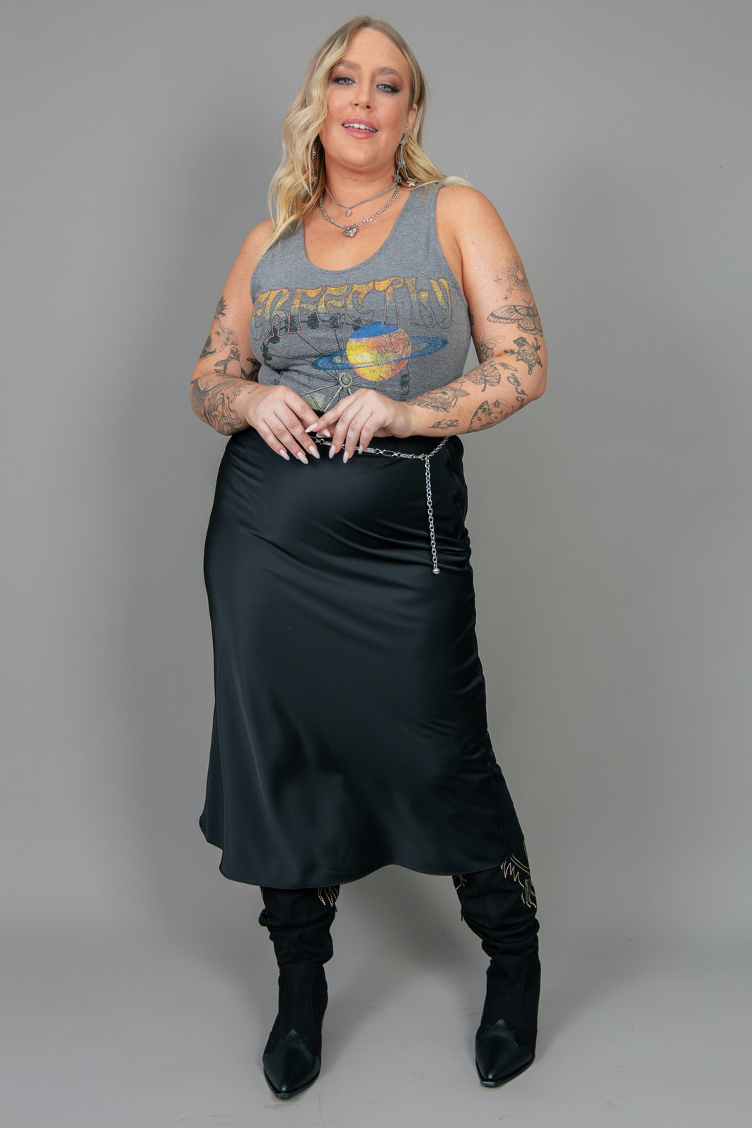 SAIA MIDI DE CETIM SEM FORRO PRETA SAIA MIDI DE CETIM SEM FORRO PRETA