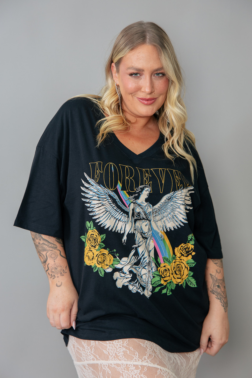 CAMISETA DECOTE V VINTAGE PRETA FOREVER