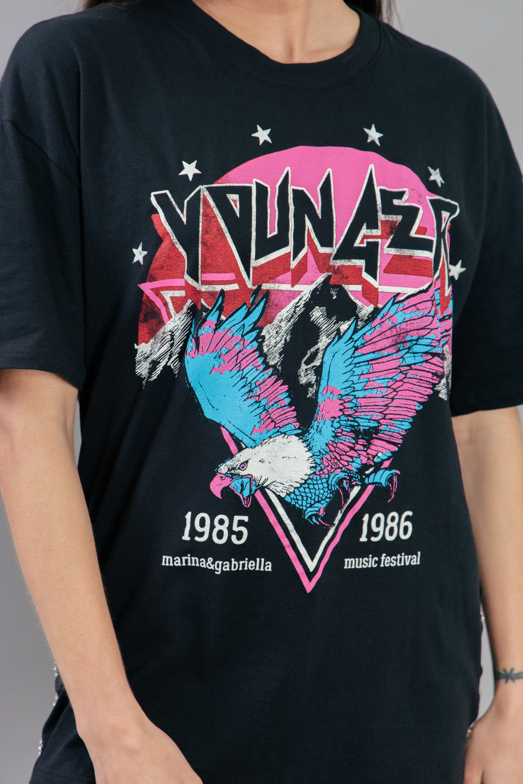 CAMISETA T-SHIRT VINTAGE COM CORRENTES LATERAIS YOUNGER