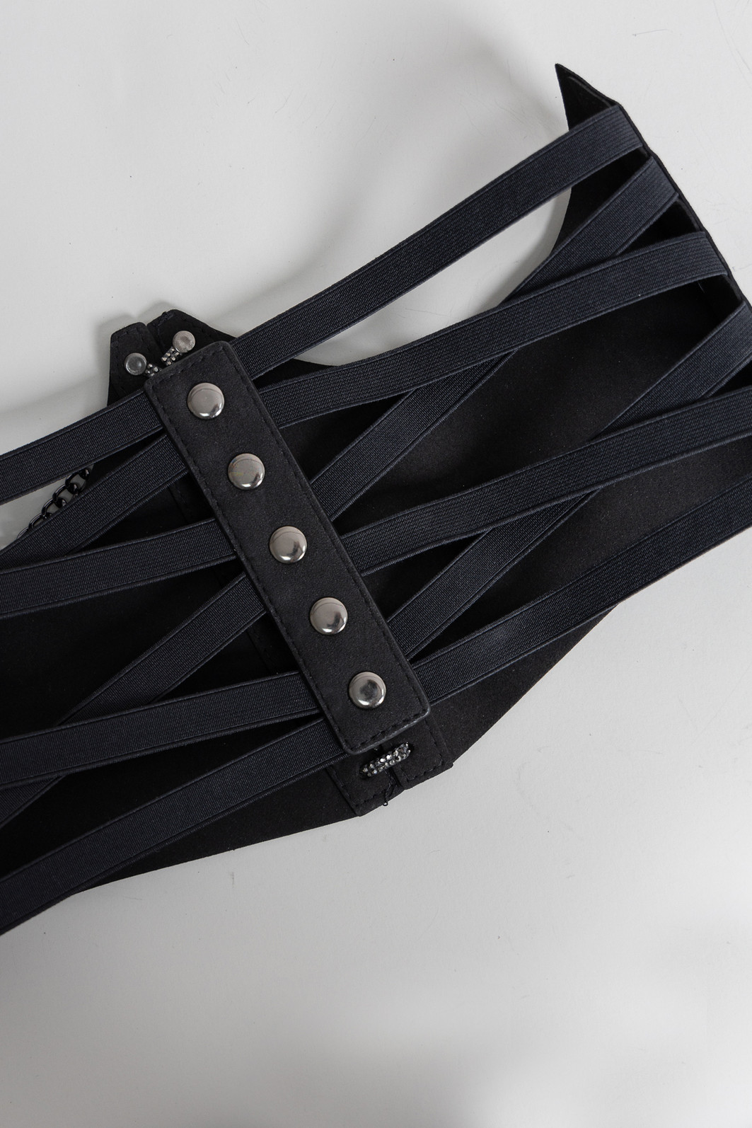 CORSET PRETO COM CORRENTES CORSET PRETO COM CORRENTES