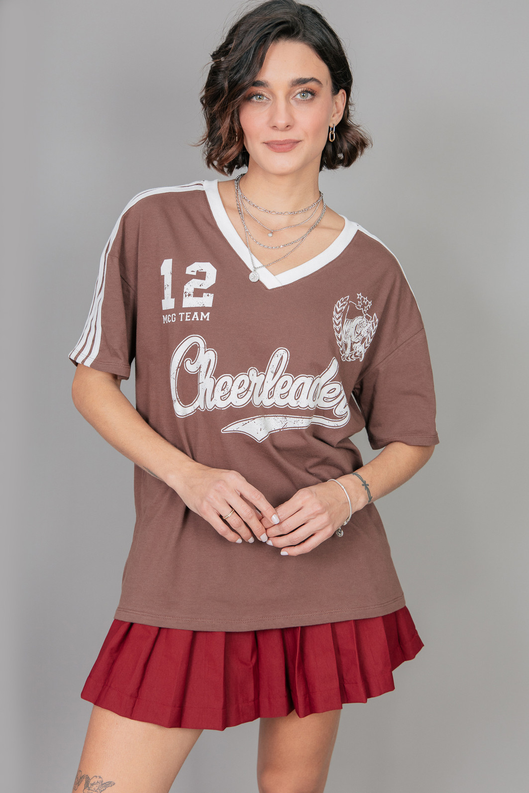 CAMISETA DECOTE V VINTAGE MARROM CHEERLEADER