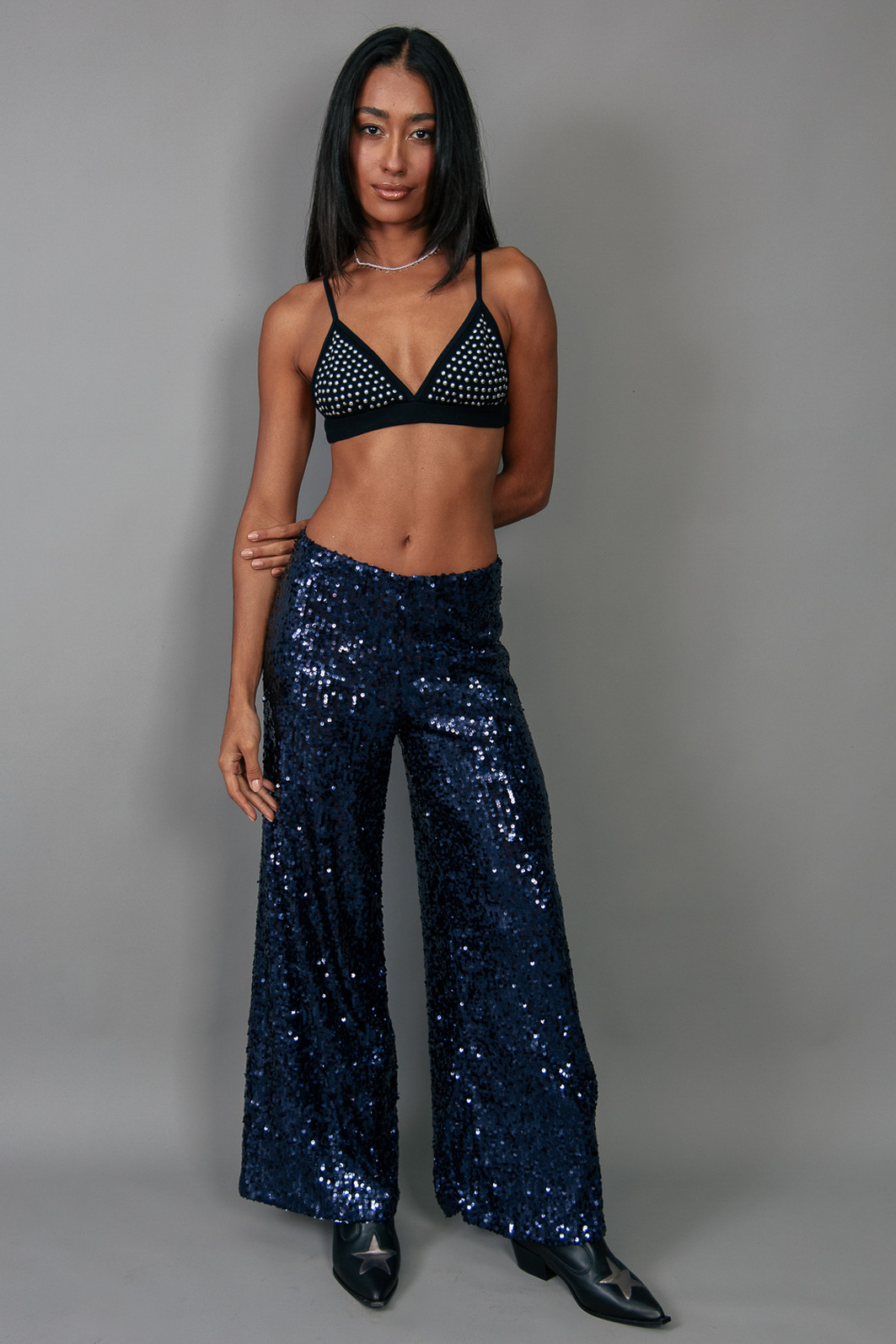 TOP DE COTTON PRETO COM APLIQUE TACHAS TOP DE COTTON PRETO COM APLIQUE TACHAS