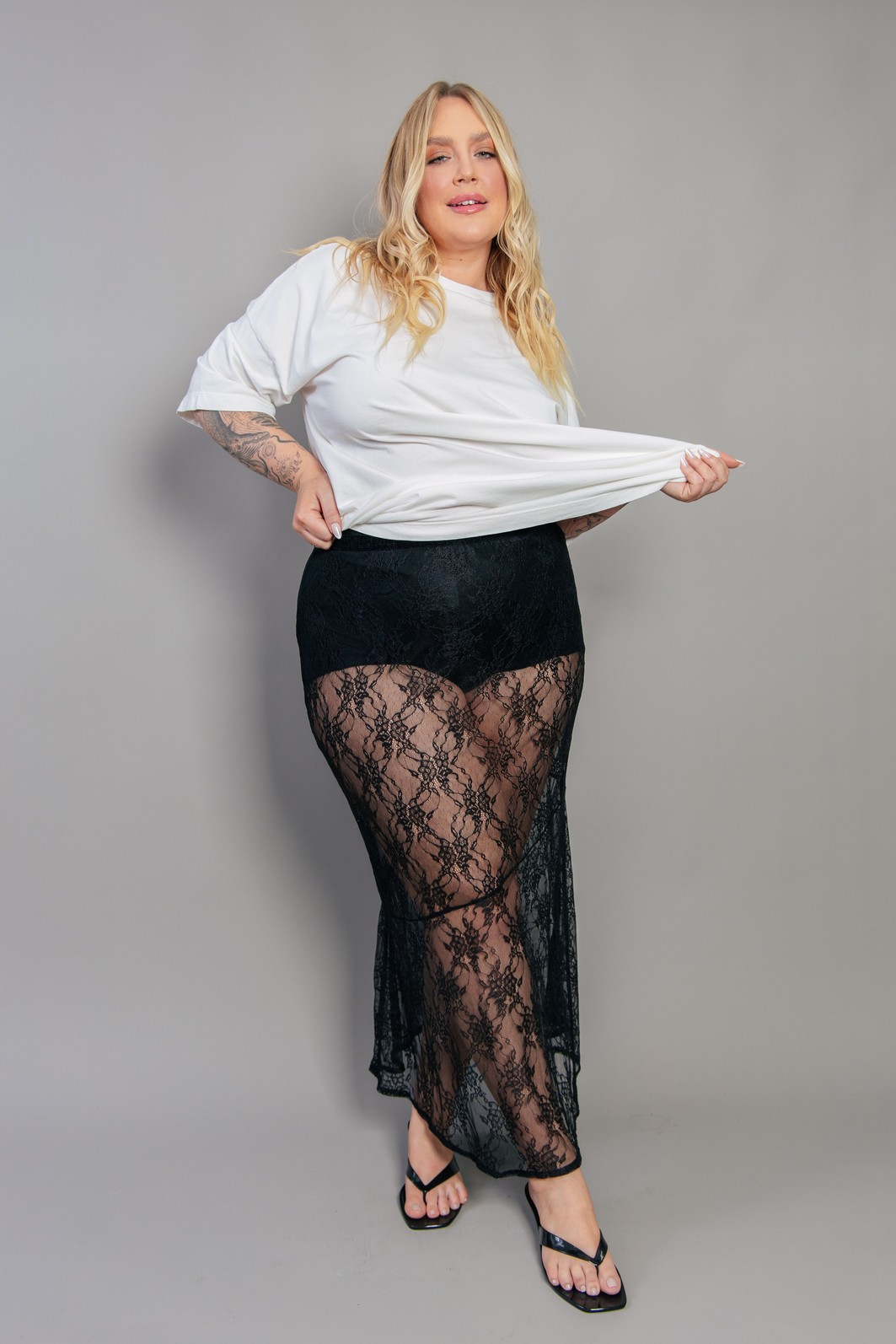 SAIA DE RENDA MIDI SEM FORRO PRETO SAIA DE RENDA MIDI SEM FORRO PRETO