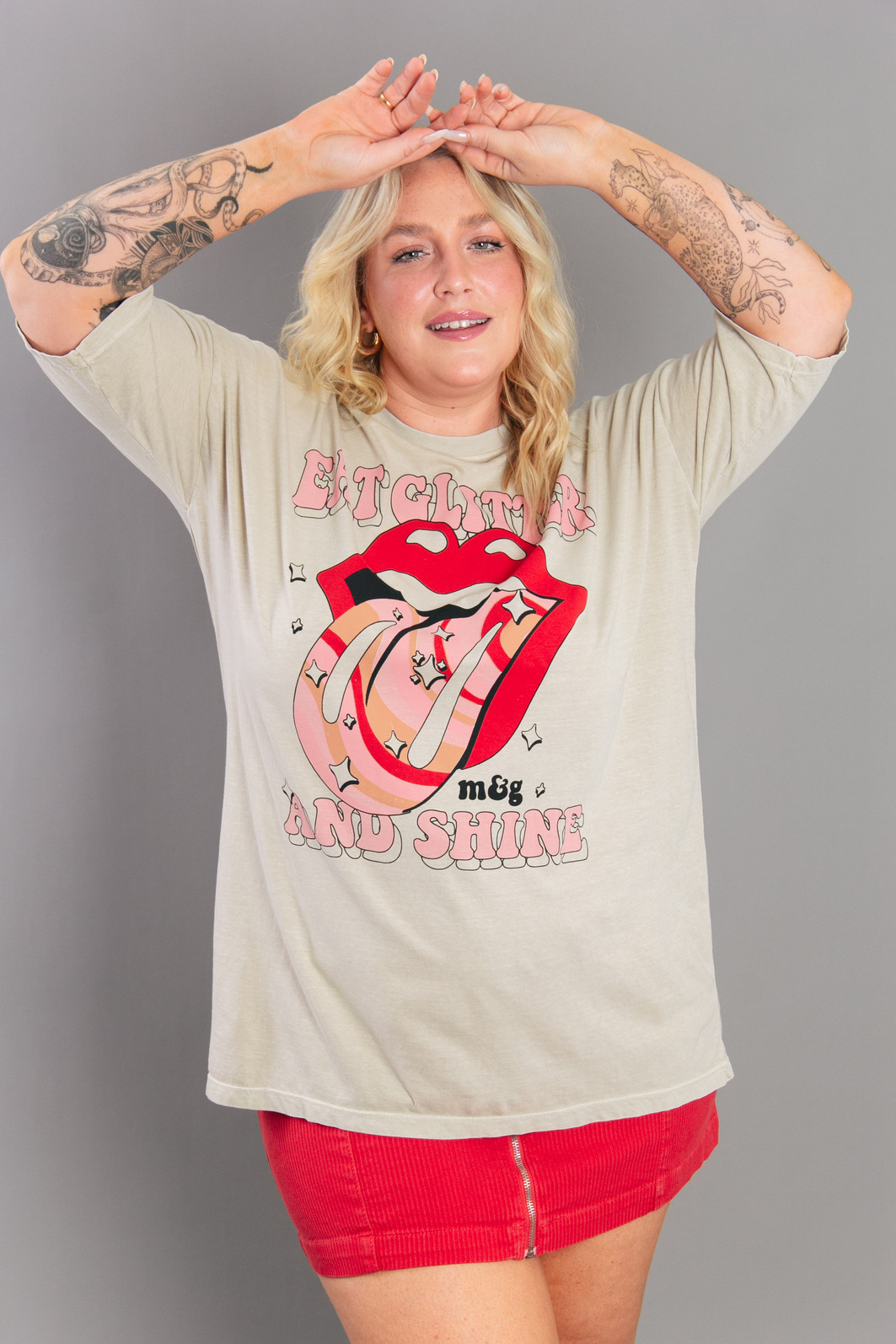 CAMISETA T-SHIRT OVERSIZED BEGE EAT GLITTER AND SHINE