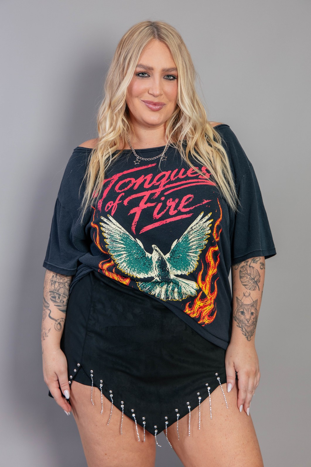CAMISETA T-SHIRT OFF THE SHOULDER CHUMBO TONGUES CAMISETA T-SHIRT OFF THE SHOULDER CHUMBO TONGUES