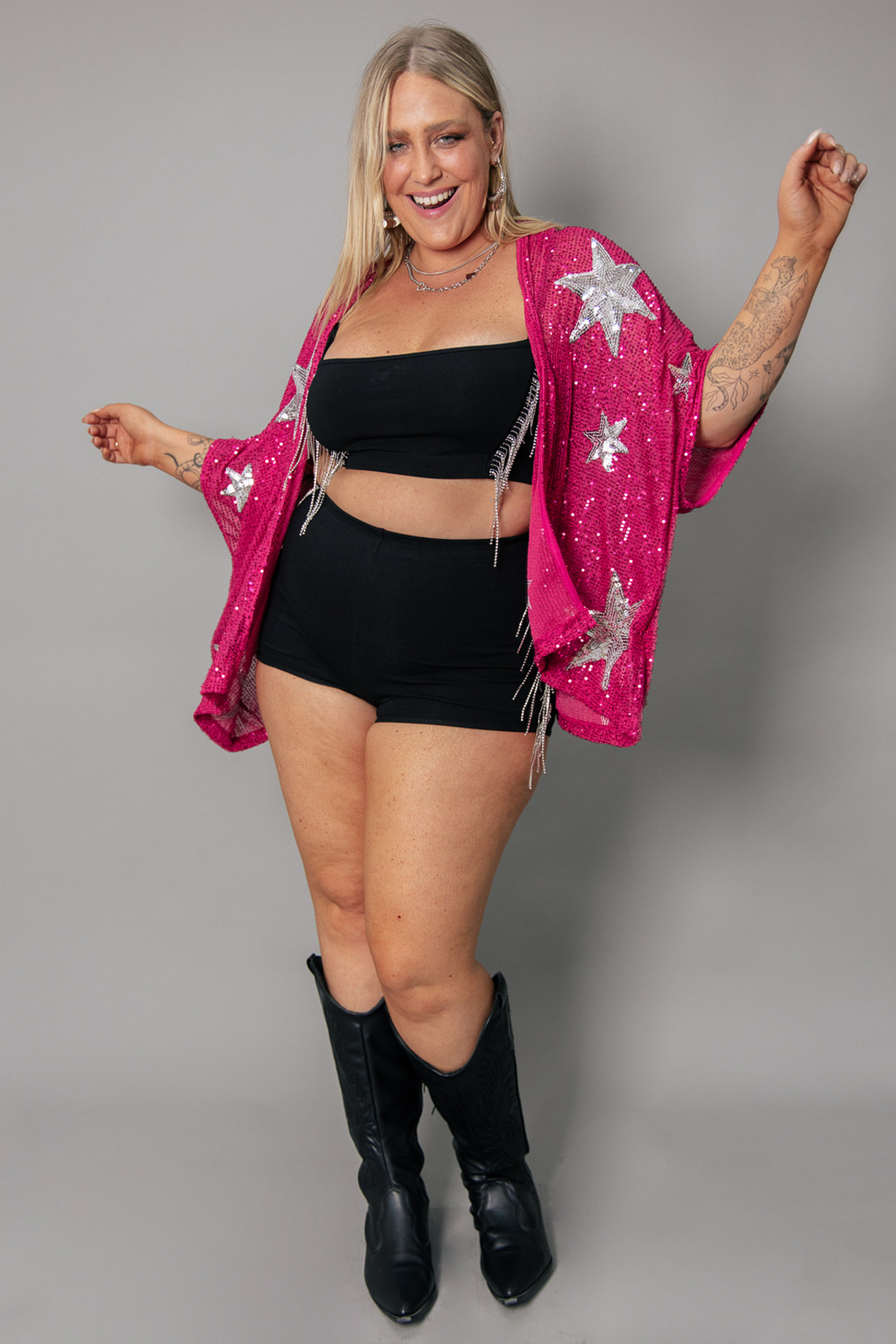 KIMONO DE PAETÊ ROSA COM BORDADO ESTRELAS PRATA