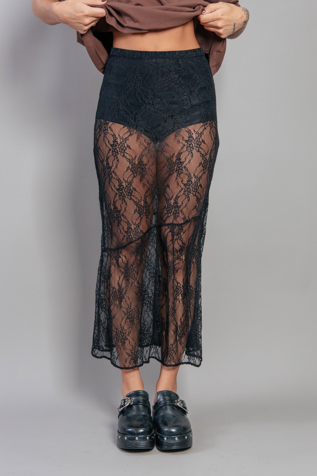 SAIA DE RENDA MIDI SEM FORRO PRETO SAIA DE RENDA MIDI SEM FORRO PRETO