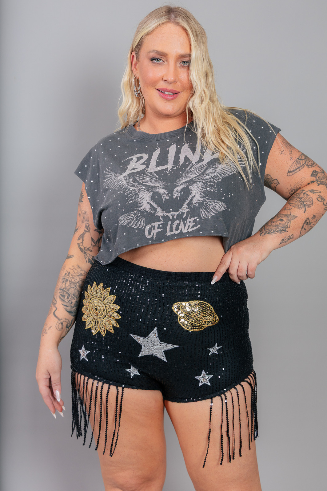 SHORT HOT PANT DE PAETÊS COM FRANJAS