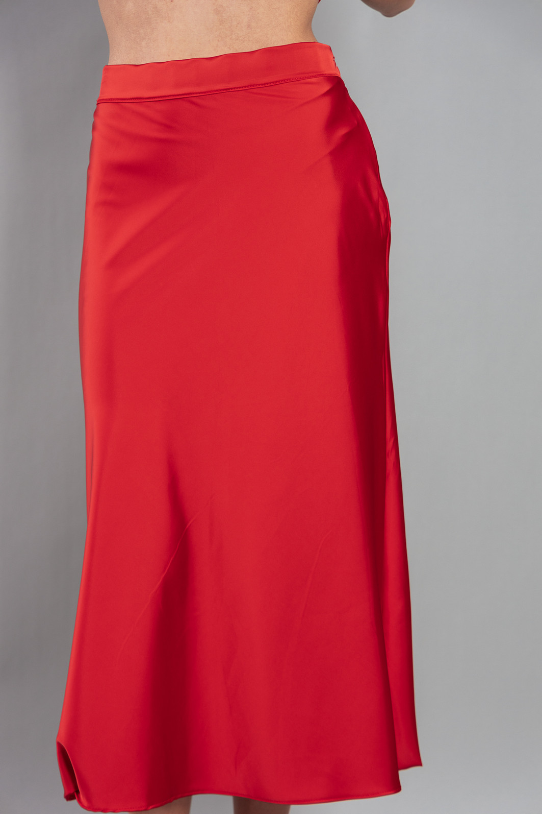 SAIA MIDI DE CETIM SEM FORRO CEREJA SAIA MIDI DE CETIM SEM FORRO CEREJA