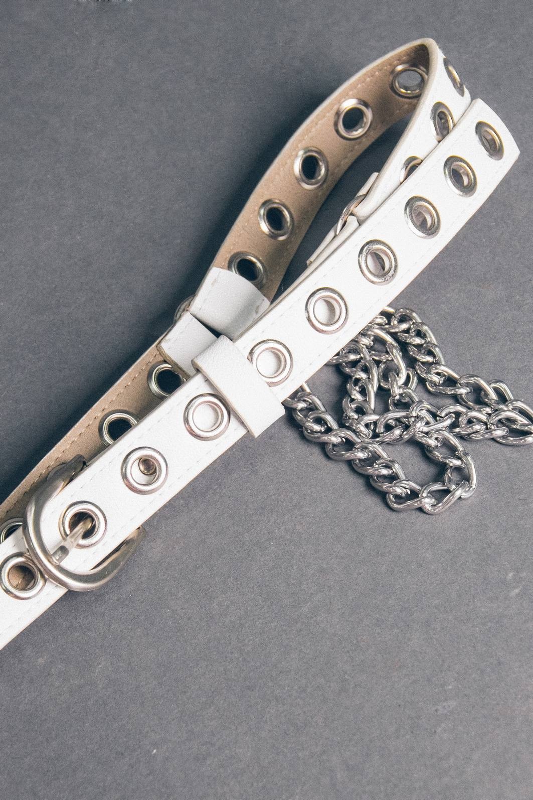 CINTO BRANCO COM ILHOSES E CORRENTE CINTO BRANCO COM ILHOSES E CORRENTE