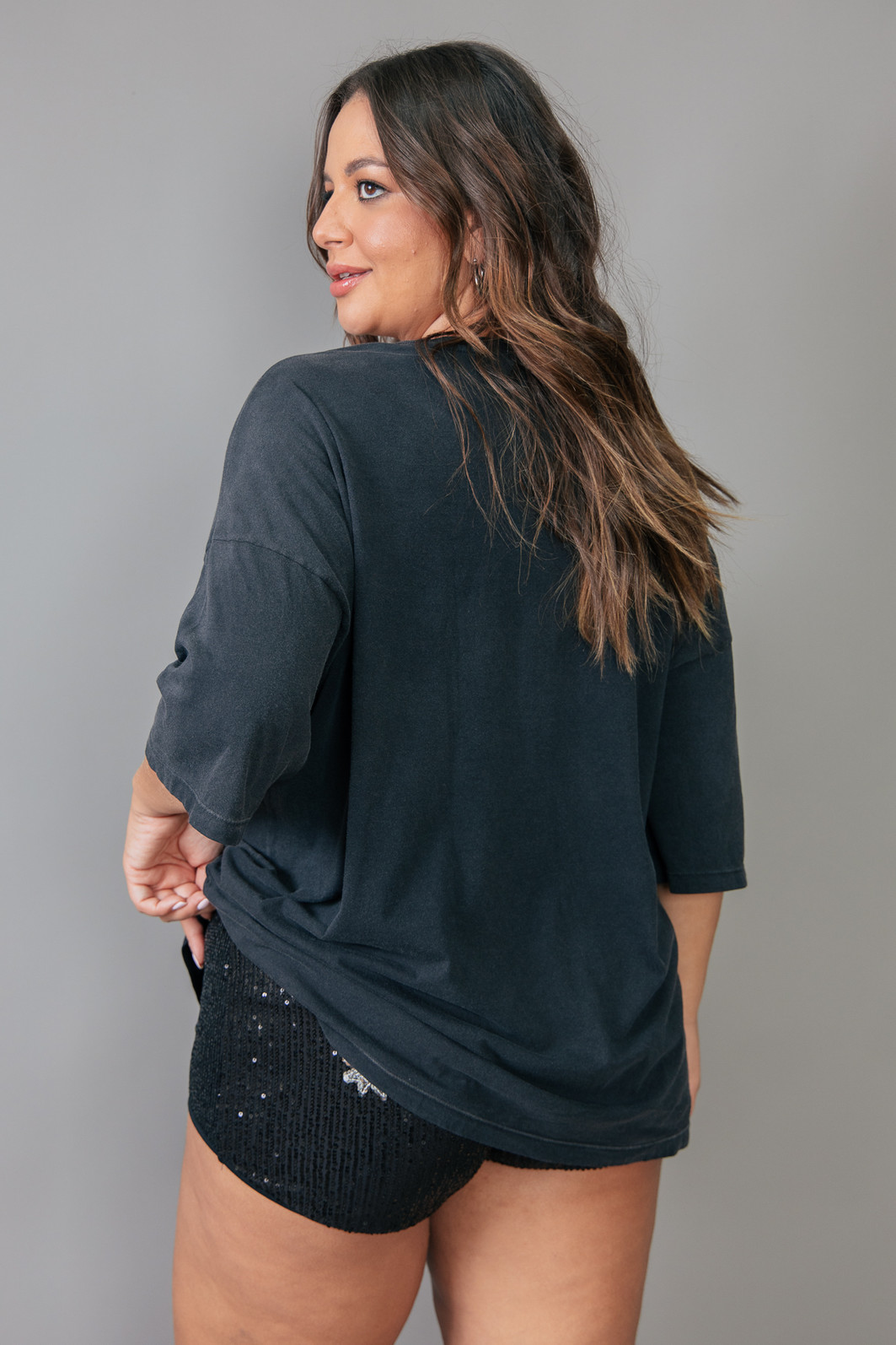 T-SHIRT OVERSIZED DECOTE V PRETO UNSTOPPABLE