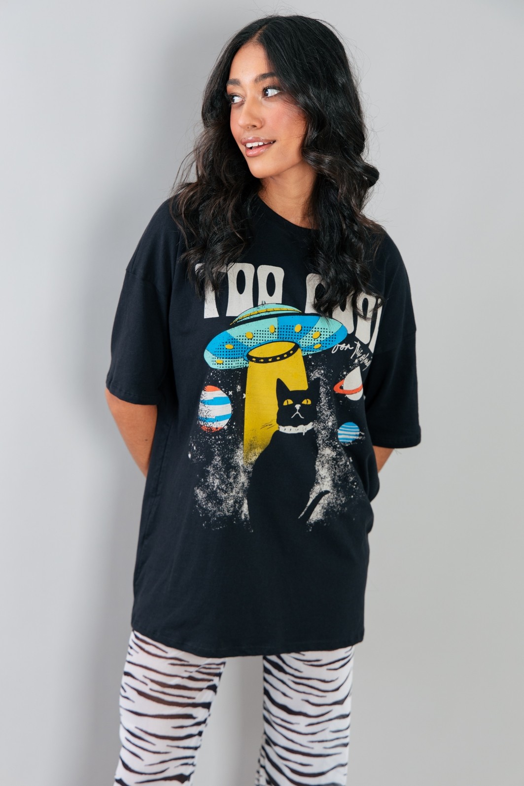 CAMISETA T-SHIRT OVERSIZED PRETA  TOO COOL CAMISETA T-SHIRT OVERSIZED PRETA  TOO COOL