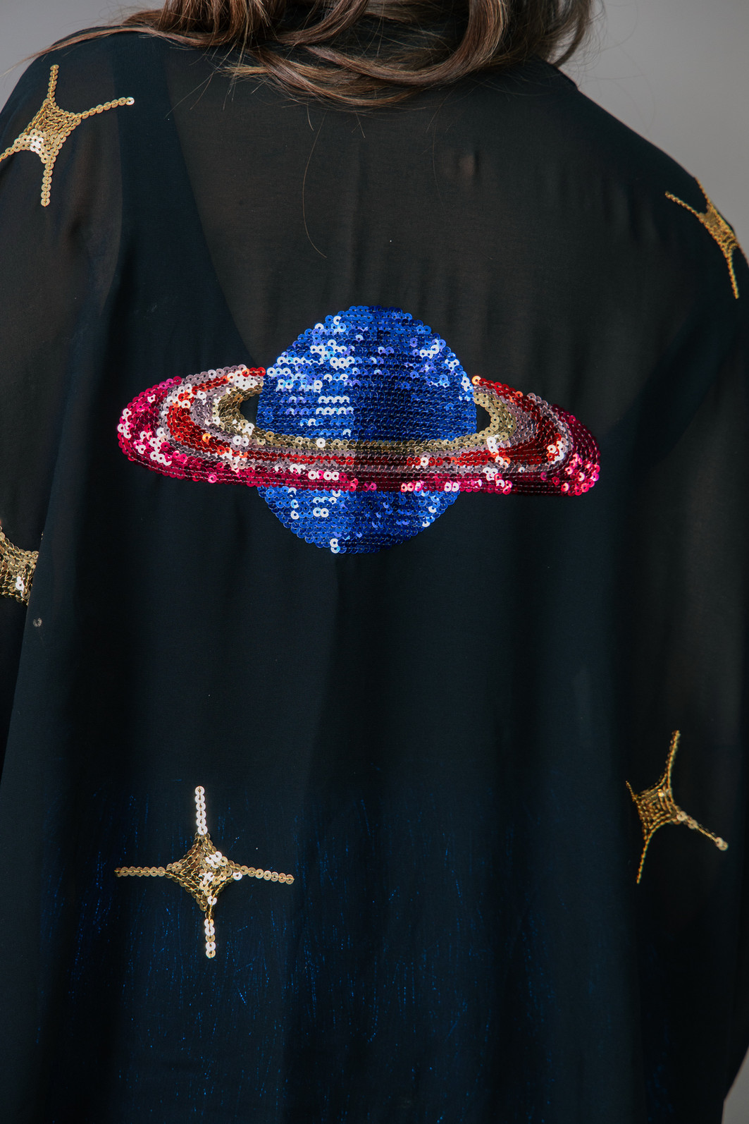 KIMONO PRETO DE TECIDO COM BORDADO DE PAETÊ PLANETA KIMONO PRETO DE TECIDO COM BORDADO DE PAETÊ PLANETA