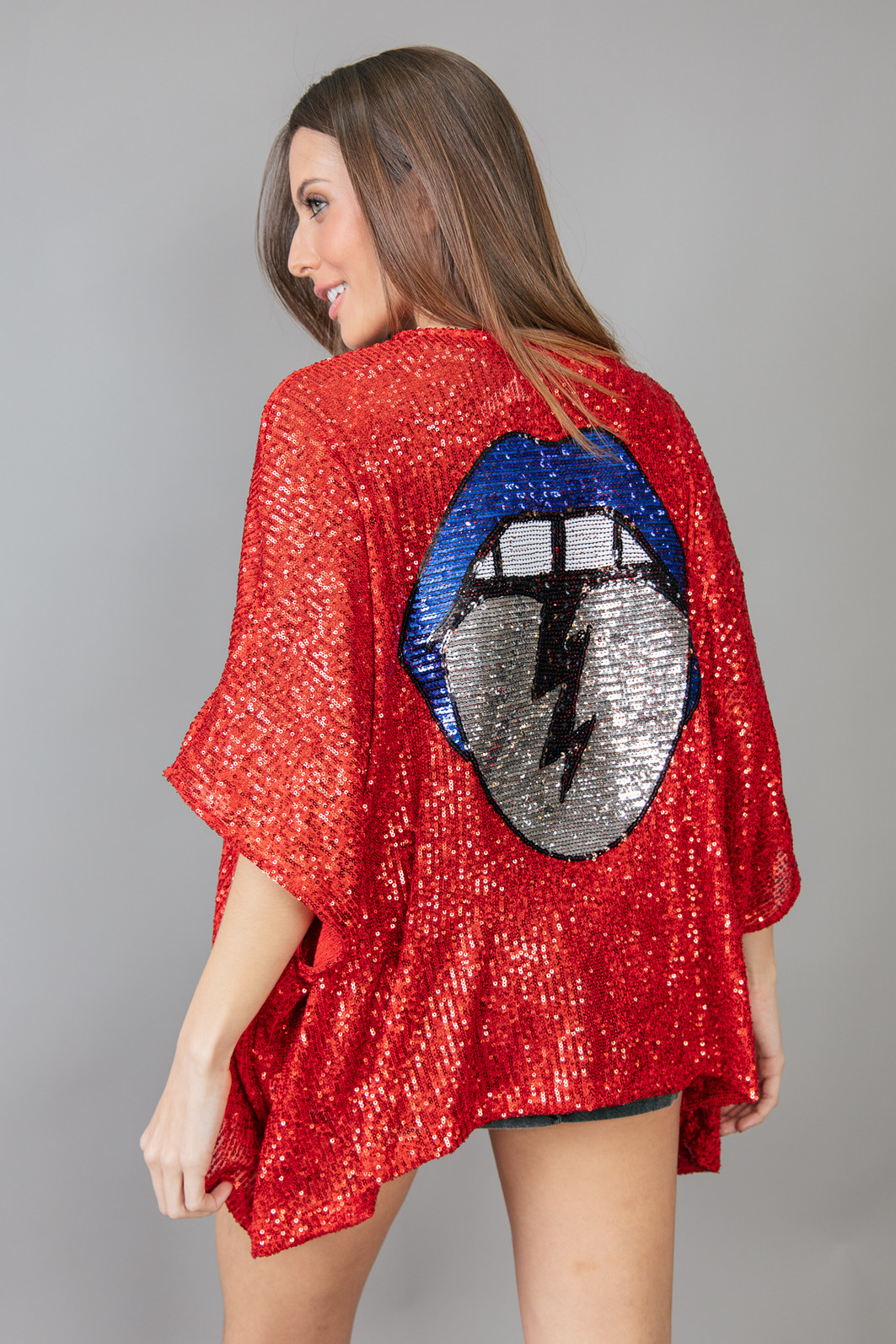 KIMONO AMPLO DE PAETÊ VERMELHO COM BORDADO MOUTH