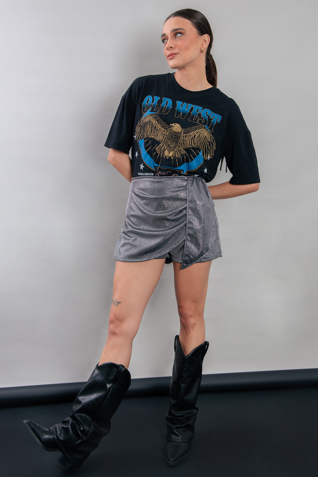 SHORT SAIA MALHA PRATA COM DETALHE FRENTE