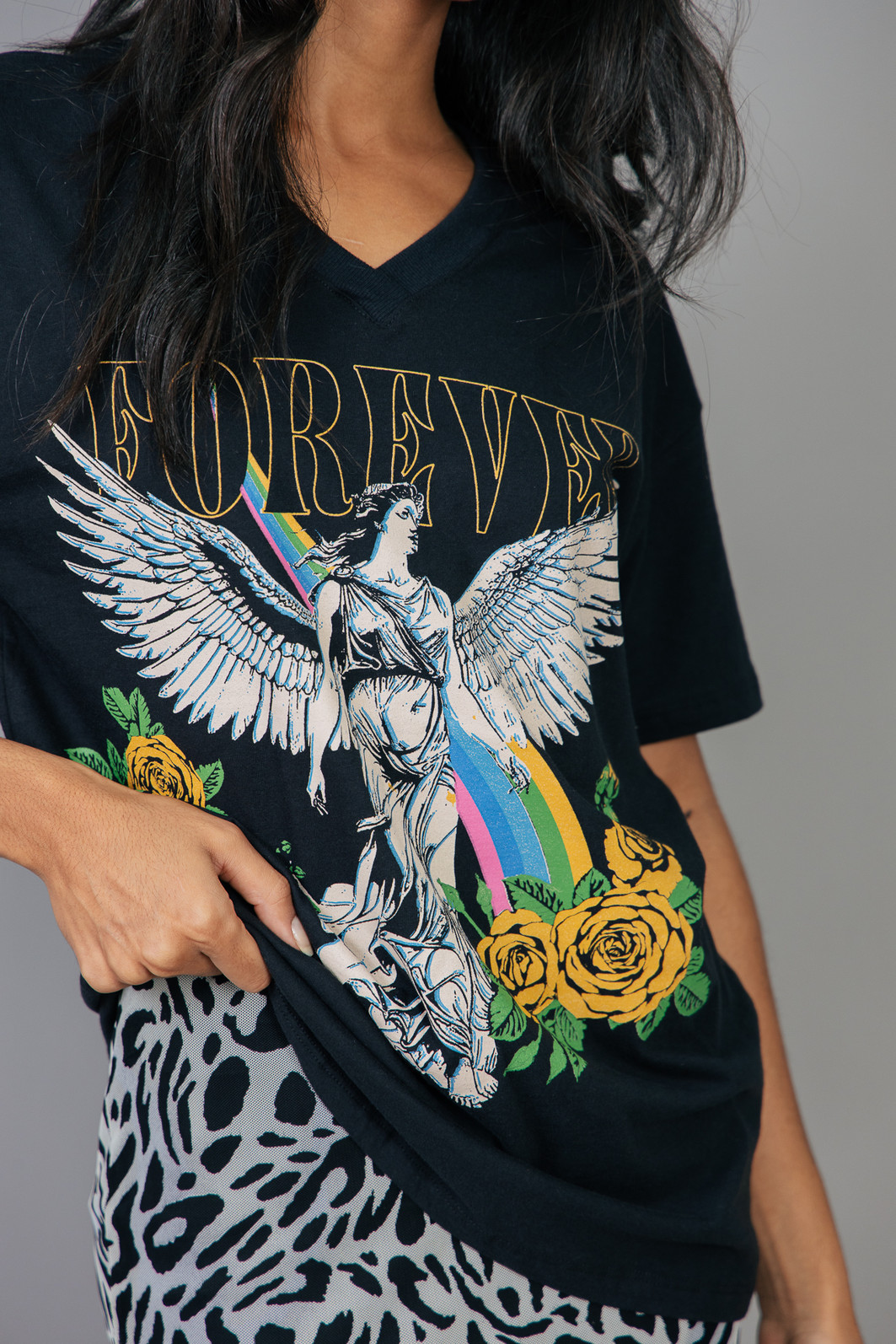 CAMISETA DECOTE V VINTAGE PRETA FOREVER