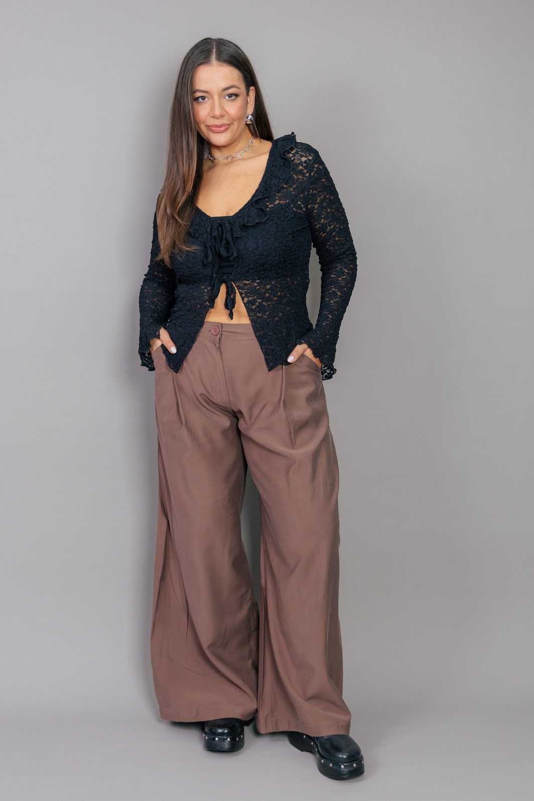 BLUSA MANGA LONGA DE RENDA COM AMARRAÇÃO BLUSA MANGA LONGA DE RENDA COM AMARRAÇÃO