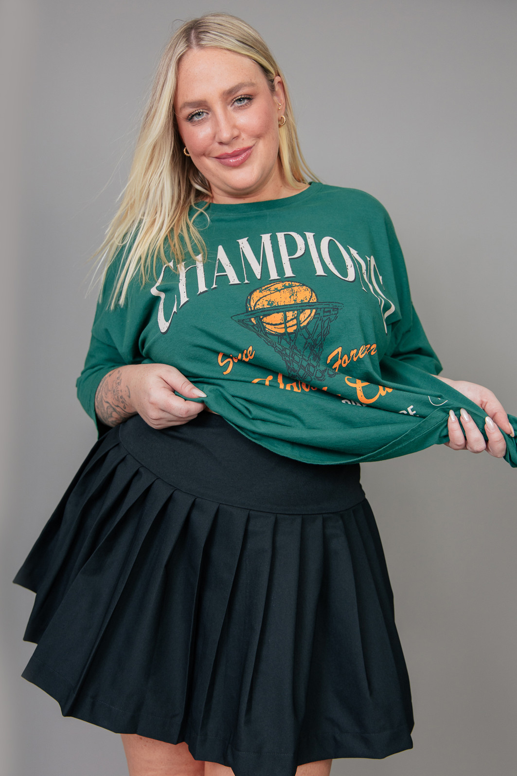 SHORT SAIA PRETO COM PREGAS SHORT SAIA PRETO COM PREGAS