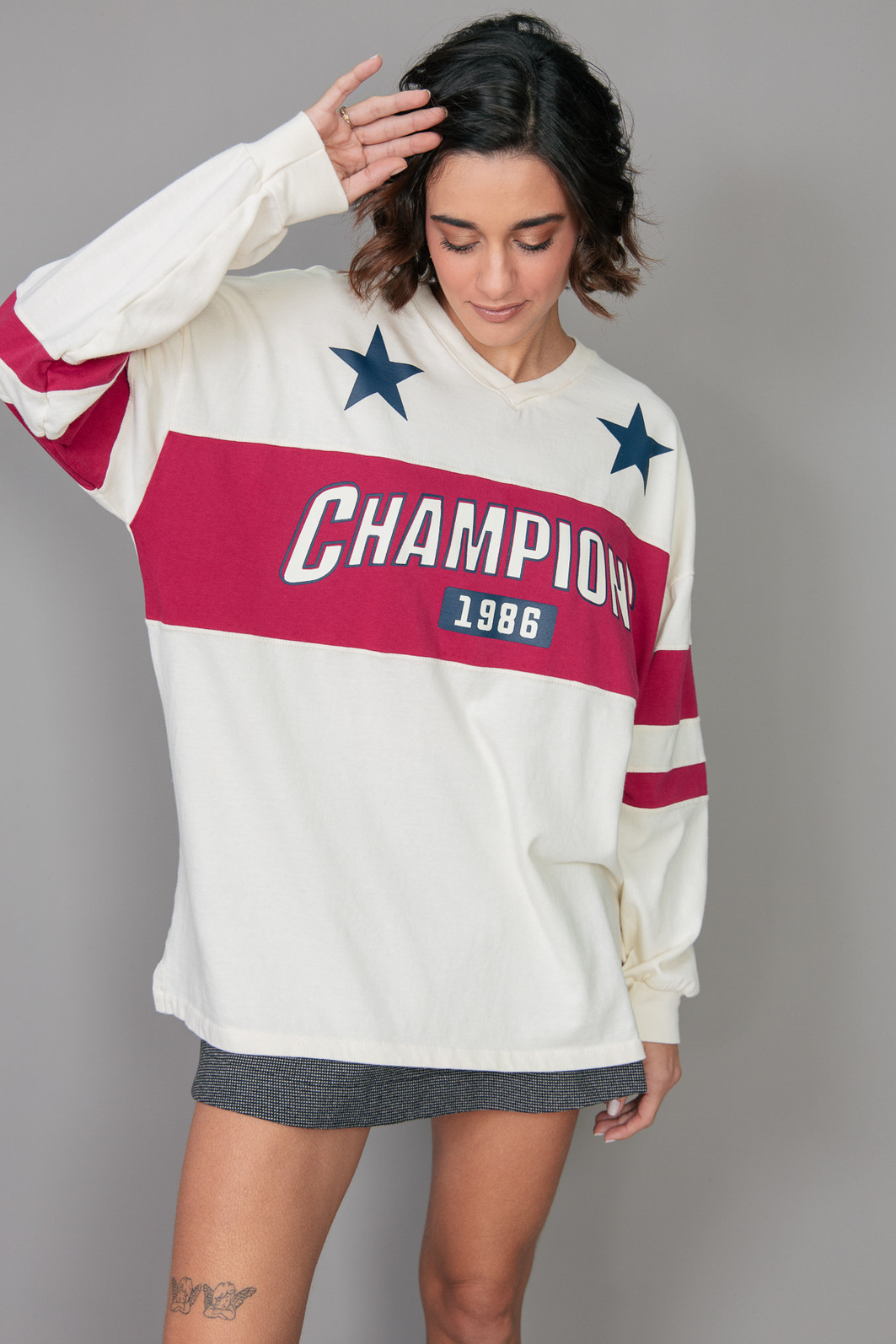 BLUSA MANGA LONGA DE MALHA OFF WHITE COM LISTRAS CHAMPIONS BLUSA MANGA LONGA DE MALHA OFF WHITE COM LISTRAS CHAMPIONS