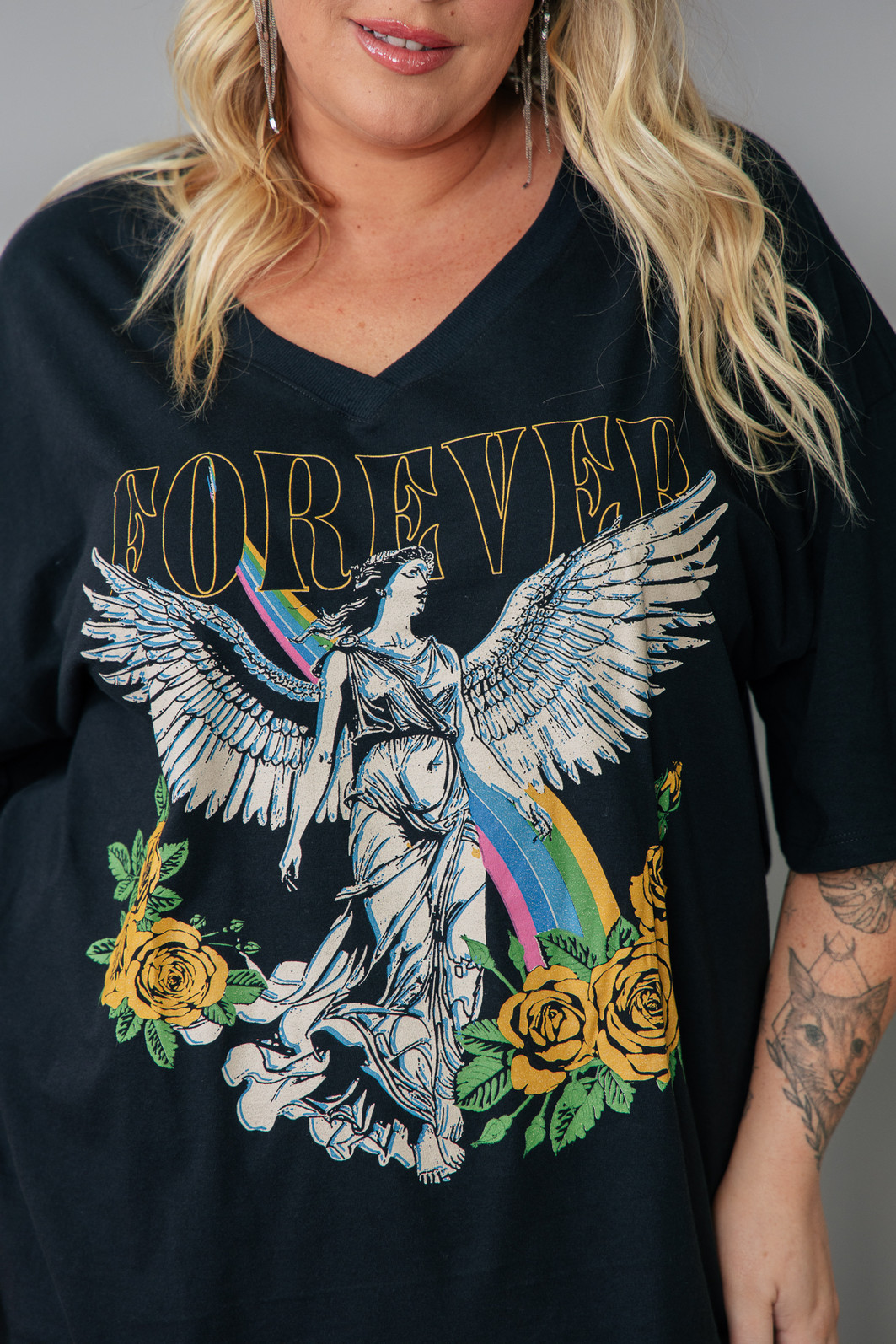 CAMISETA DECOTE V VINTAGE PRETA FOREVER