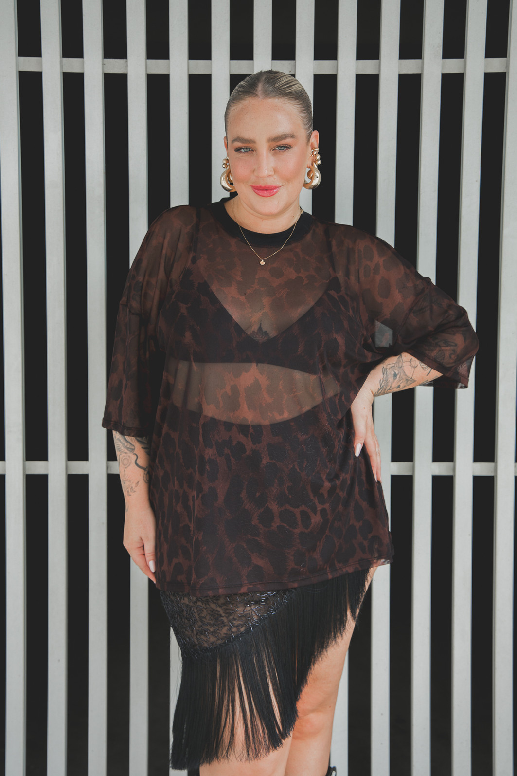 BLUSA T-SHIRT EM TULE ESTAMPADO DE ONÇA