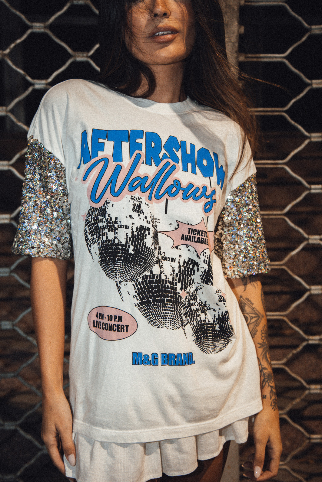CAMISETA T-SHIRT VINTAGE OFF COM MANGAS DE PAETÊ AFTERSHOW CAMISETA T-SHIRT VINTAGE OFF COM MANGAS DE PAETÊ AFTERSHOW