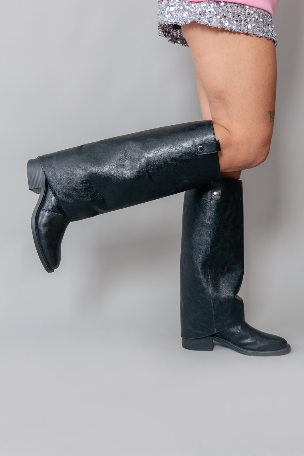 BOTA CAPA SLOUCH PRETA BOTA CAPA SLOUCH PRETA
