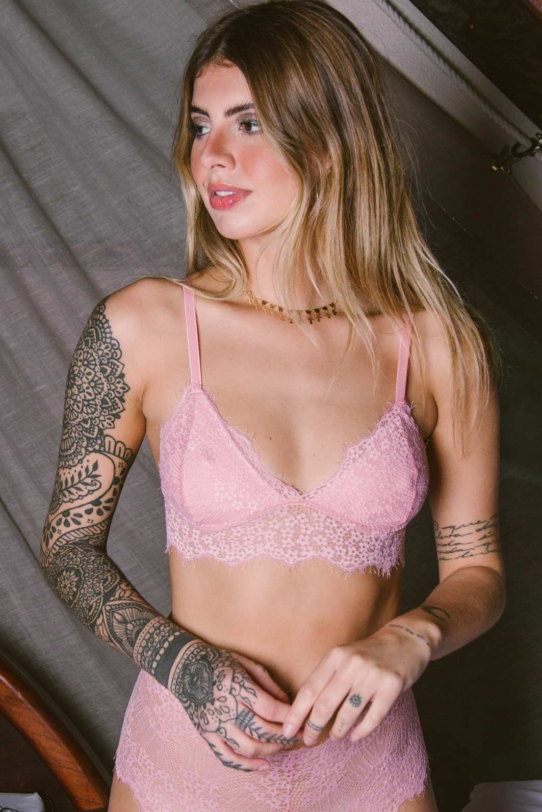 CONJUNTO TOP E CALCINHA SHORT RENDA ROSÉ CONJUNTO TOP E CALCINHA SHORT RENDA ROSÉ