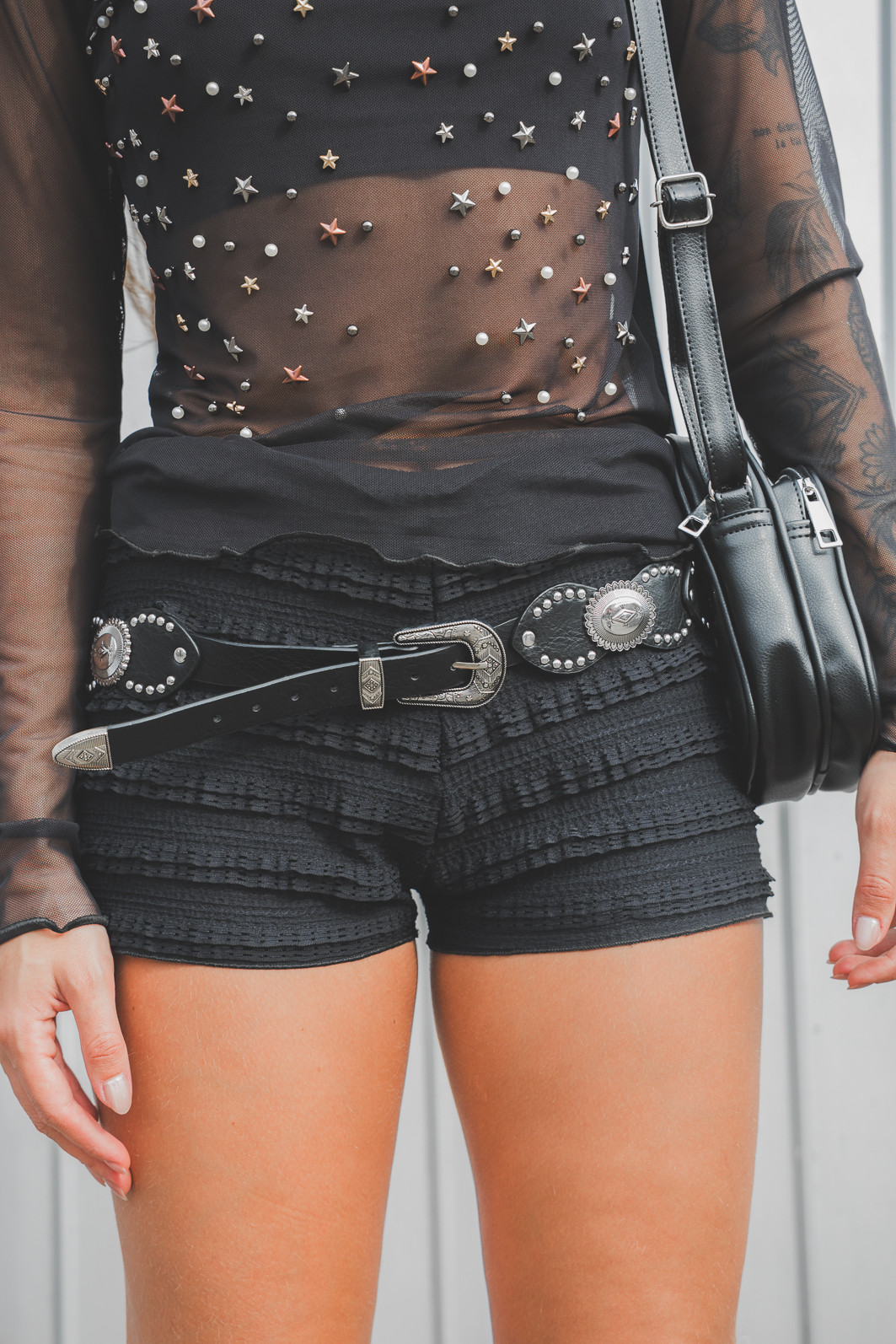 CINTO PRETO BOHO CONCHO COM TACHAS CINTO PRETO BOHO CONCHO COM TACHAS