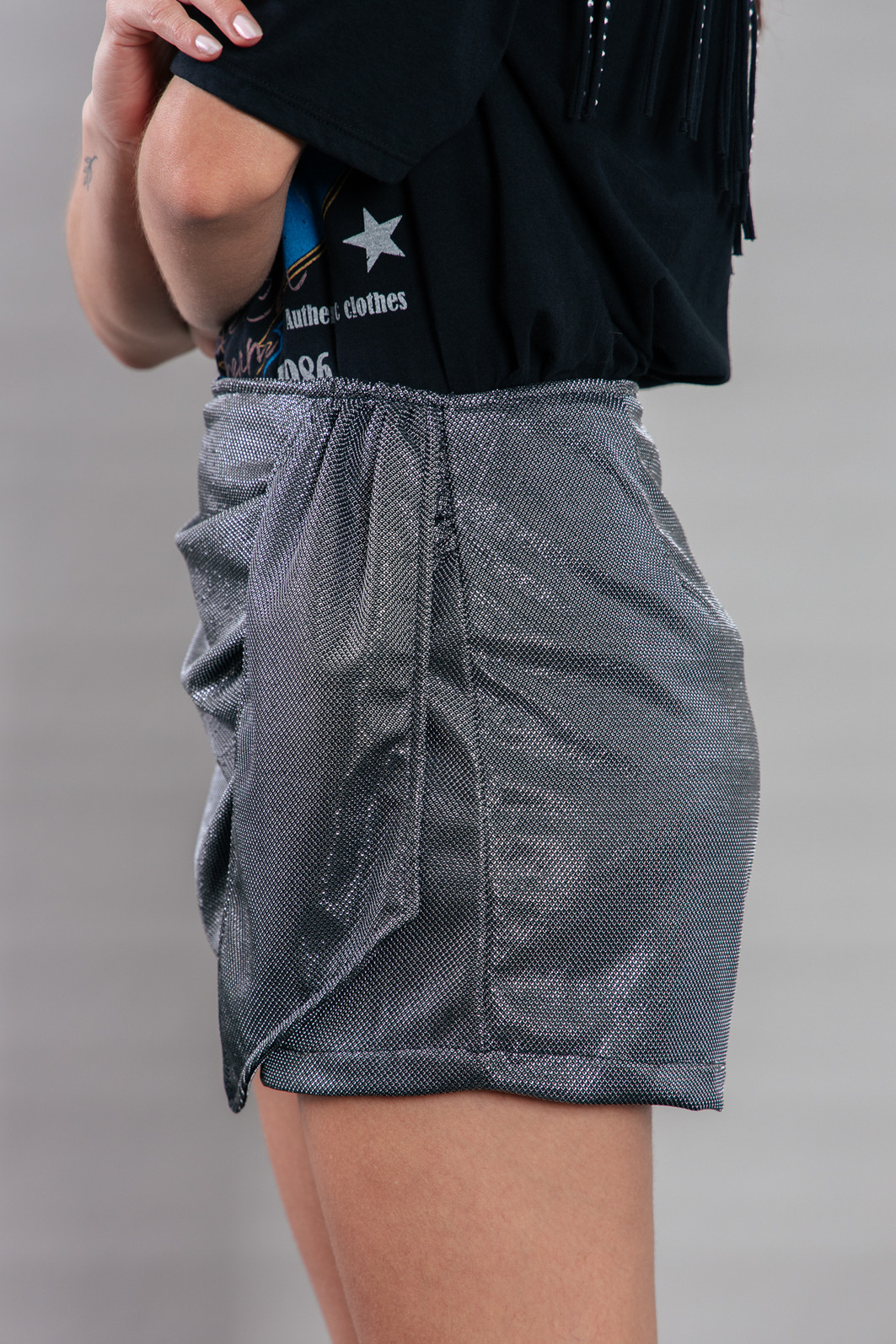 SHORT SAIA MALHA PRATA COM DETALHE FRENTE