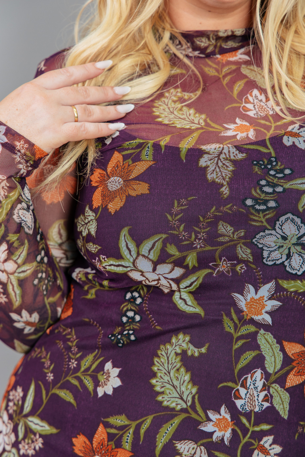 VESTIDO MANGA LONGA DE TULE ESTAMPADO FLORAL ROXO