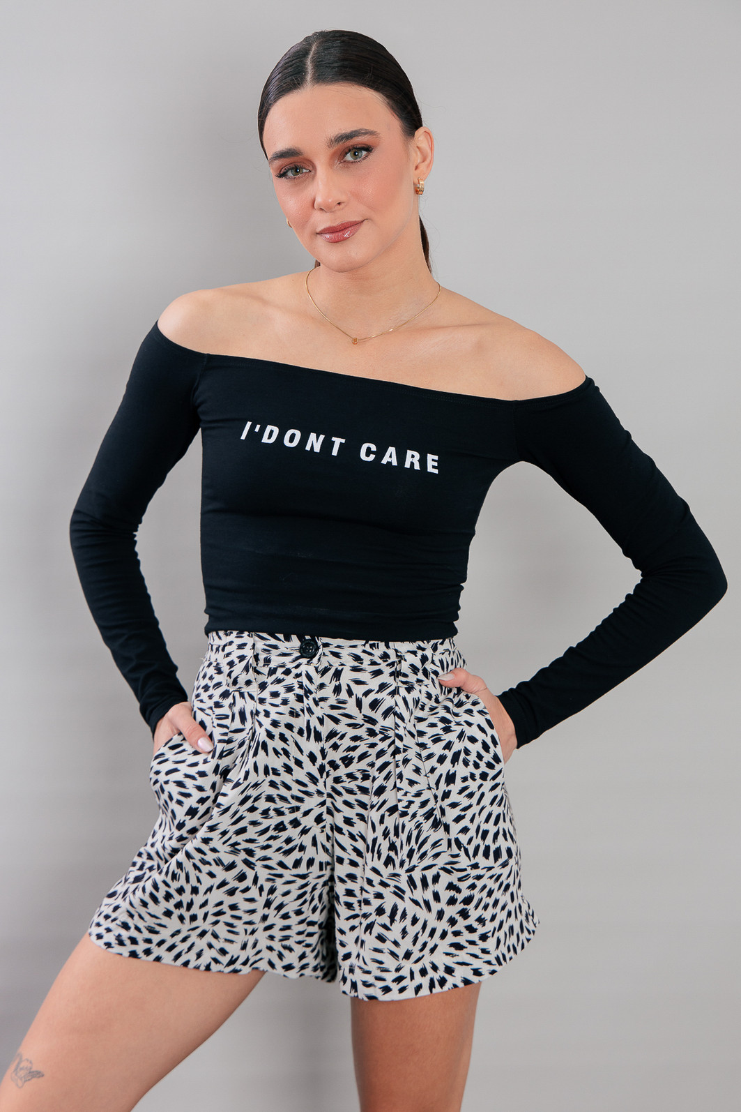 SHORT COM BOLSO FACA ESTAMPADO SHORT COM BOLSO FACA ESTAMPADO