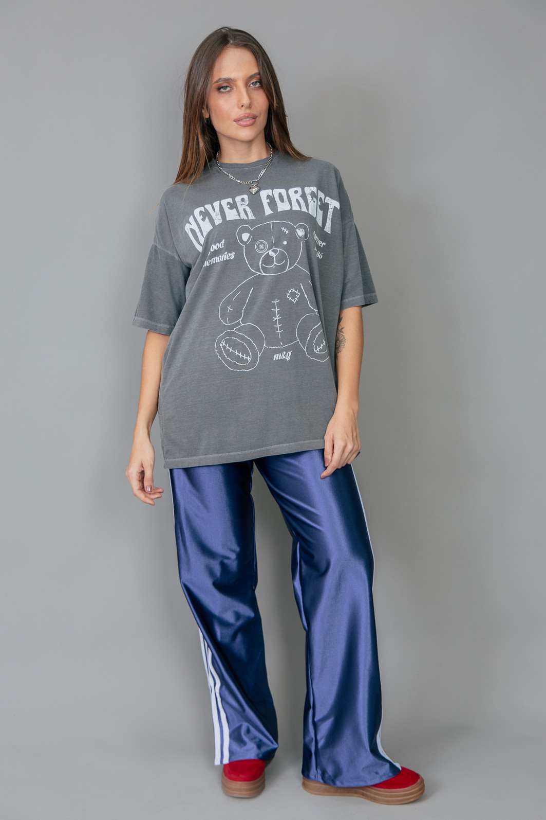 CAMISETA T-SHIRT OVERSIZED CINZA NEVER FORGET CAMISETA T-SHIRT OVERSIZED CINZA NEVER FORGET