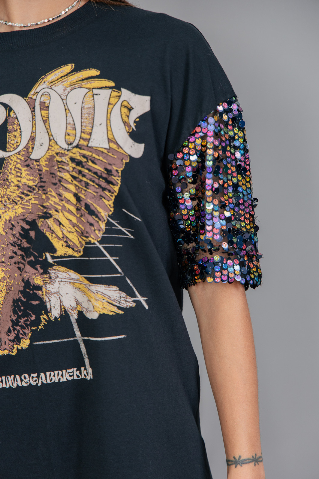 T-SHIRT VINTAGE COM MANGAS PAETÊ MULTICOLOR IRONIC T-SHIRT VINTAGE COM MANGAS PAETÊ MULTICOLOR IRONIC