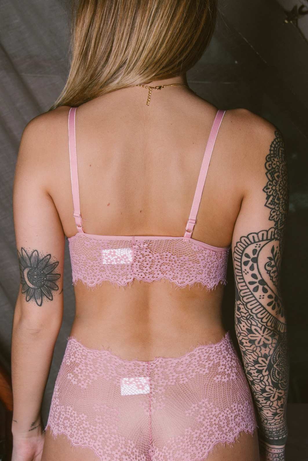 CONJUNTO TOP E CALCINHA SHORT RENDA ROSÉ CONJUNTO TOP E CALCINHA SHORT RENDA ROSÉ