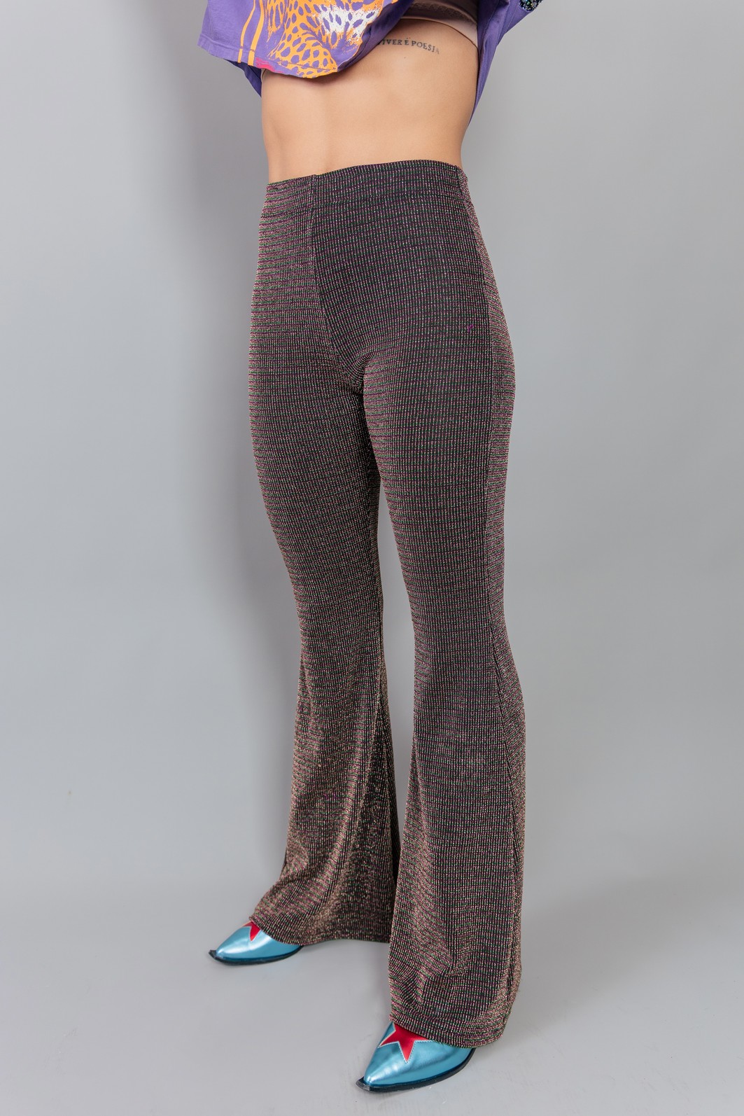 CALÇA FLARE CINTURA ALTA PRETA COM LUREX MULTICOLORIDO CALÇA FLARE CINTURA ALTA PRETA COM LUREX MULTICOLORIDO
